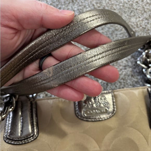 Signature Coach Madison Tote Bag - Picture 6 of 14